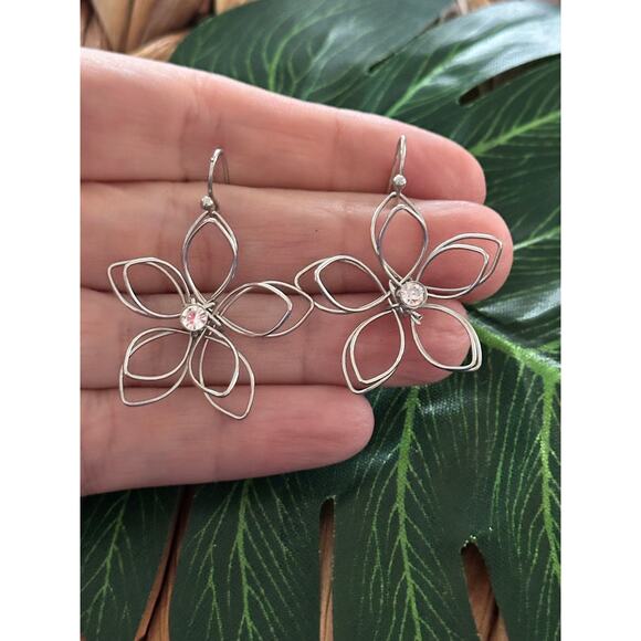 BOGO FREE UNIQUE SILVER FLORAL EARRINGS - Picture 6 of 7